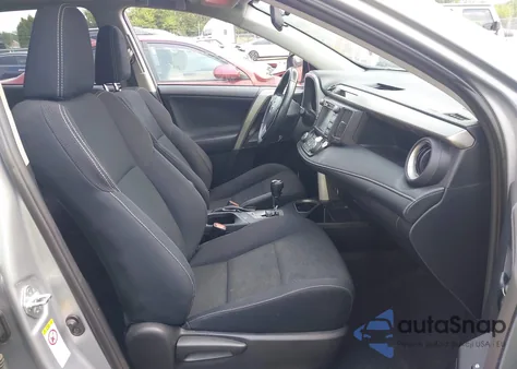 2016 Toyota Rav4 Xle z USA, uszkodzony, nr VIN 2T3RFREV6GW472806